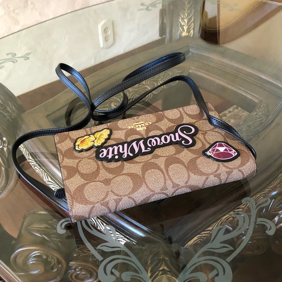 NWT Coach Disney Snow White Hayden Crossbody - Picture 5 of 8